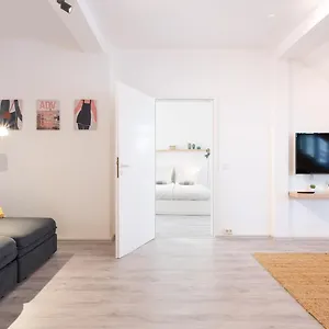 2-bedroom-top-floor-apartment-direct-on-marienplatz.com-bavaria.com/